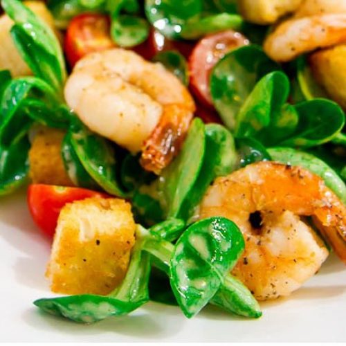 Кулинарные легенды: история салата “Цезарь” и другие случайности