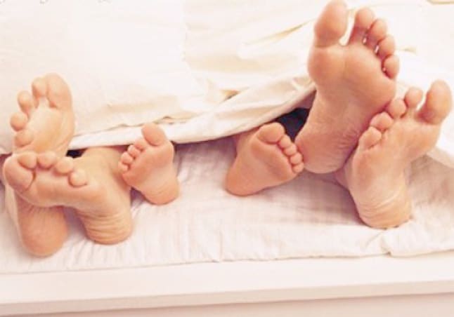 Как отучить ребёнка спать в одной постели с родителями: 5 простых советов