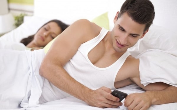 Измена по Интернету: 3 способа вернуть мужа обратно в семью 