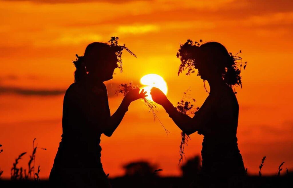 День летнего солнцестояния: интересные гадания на любовь и судьбу